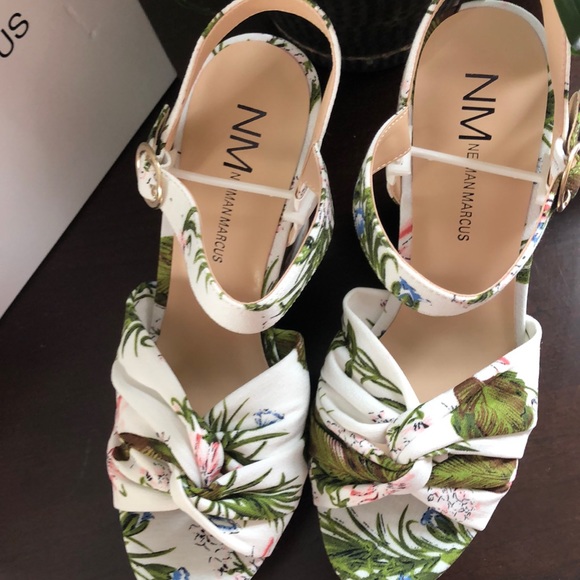 ❌❌SOLD❌❌Neiman Marcus Knotted Platform Wedge Espad - Picture 5 of 12